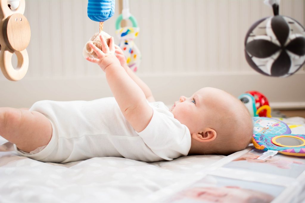 Baby Infant Playing Toys Crib Toys  - kellimcmarie / Pixabay