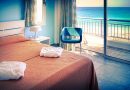 Hotel Room Furniture Bed Balcony  - fietzfotos / Pixabay