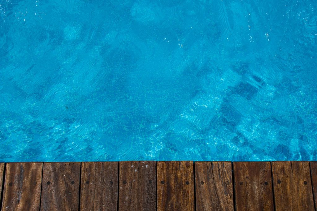 Wood Pier Pool Water Summer  - hjrivas / Pixabay
